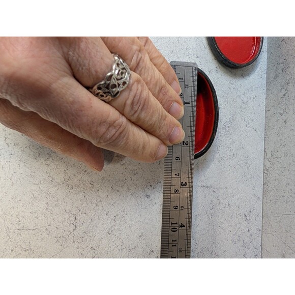 Signed Palekh Russian Lacquer Box w/ Certificate – “Maidens” by Kononova – 1992 - Picture 9 of 9